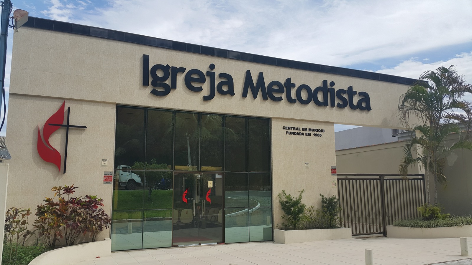 Letras caixa na fachada da Igreja Metodista — projeto Criart