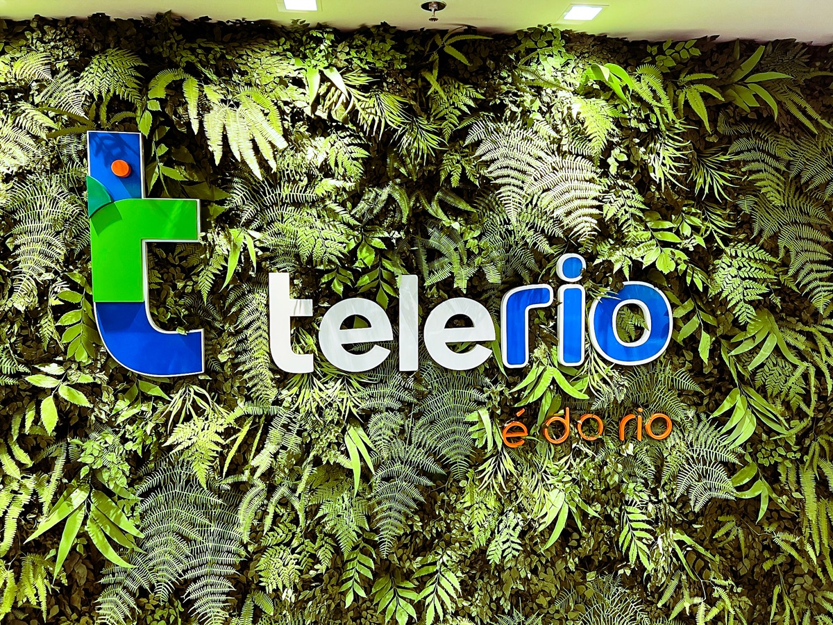 Letreiro caixa instalado — projeto Telerio da Criart